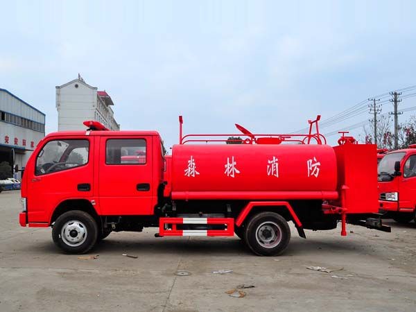 東風(fēng)雙排座消防灑水車(chē)